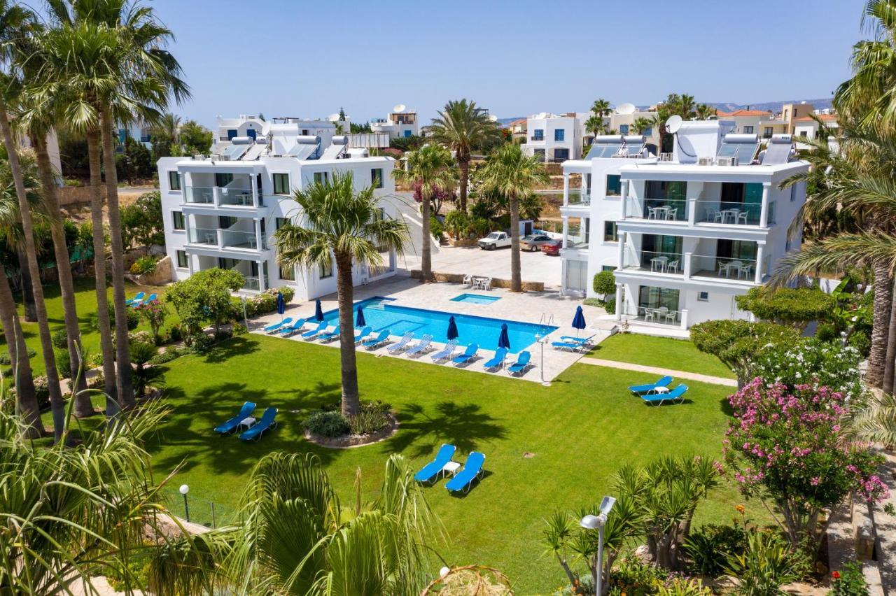 Rododafni Beach Apartments Paphos Exterior foto