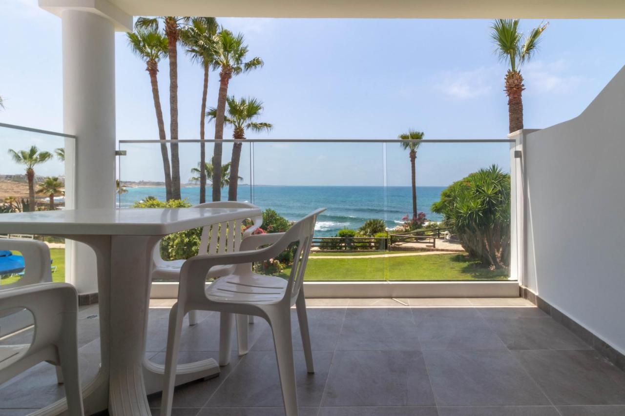 Rododafni Beach Apartments Paphos Exterior foto